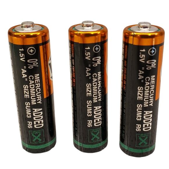 VINTAGE Vinnic AA Battery SUM3 1.5 Volt Extra Heavy Duty Orange Black Collector - Picture 2 of 8